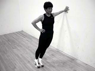 Wall Iliotibial Stretch